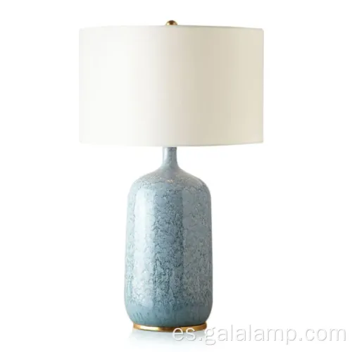 Elegante lámpara de cobre y cerámica con diseños tradicionales